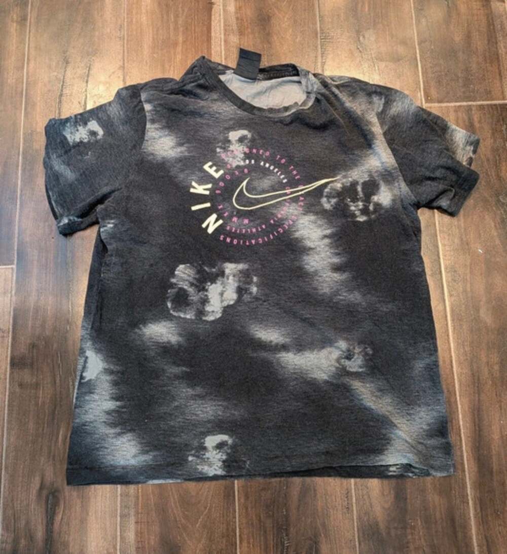 Nike Los Angeles Graphic Acid Wash T-Shirt Off Noir Violet Ore